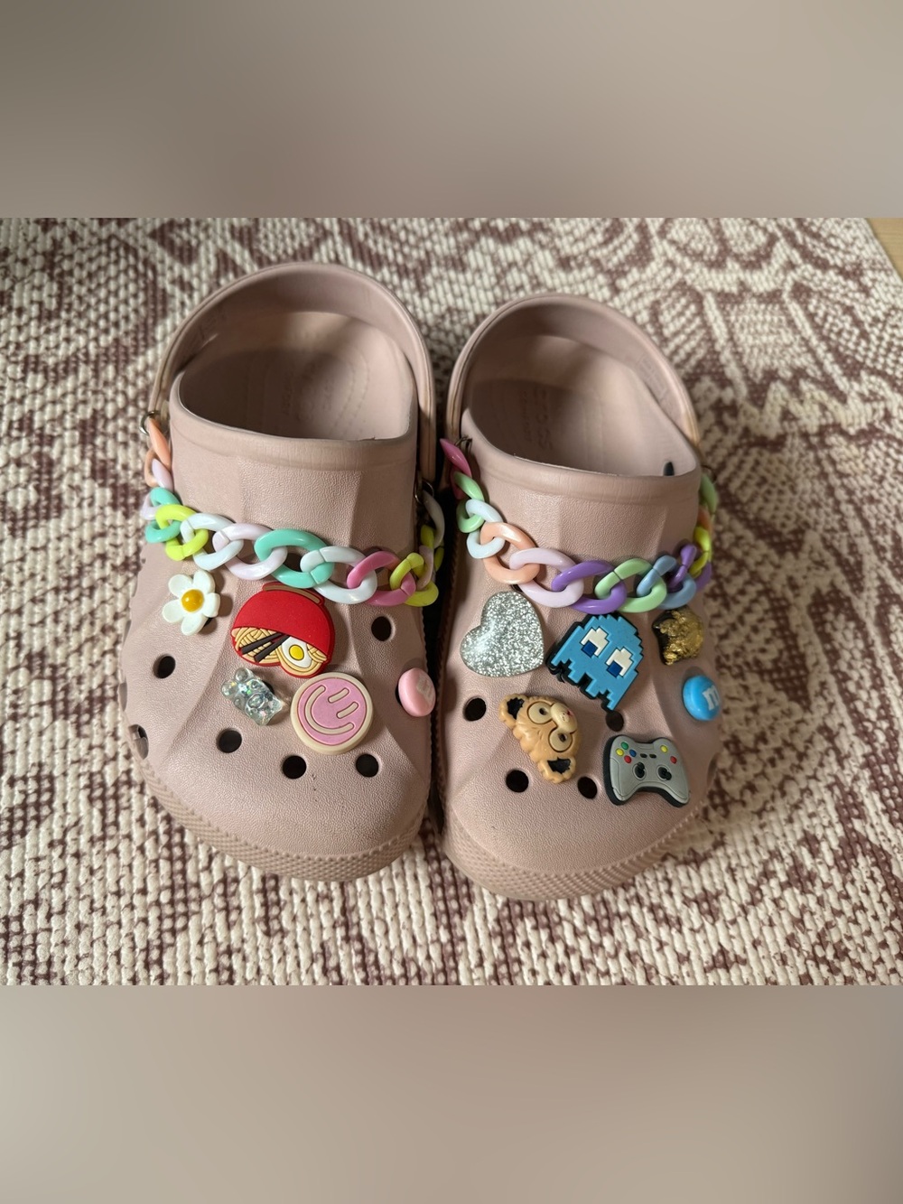 J2 CROCS Kids Dusty Pink Clogs w Charms